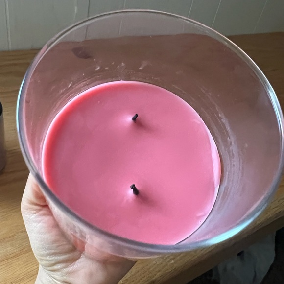 Bundle 3 pcs Candles from Bath & Body Works (2) and Yankee Candle (1) - Picture 11 of 12